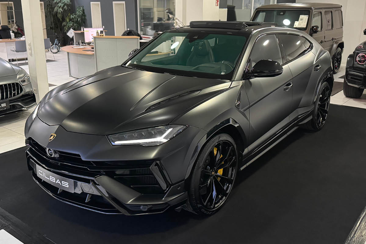 Ausstellungsfahrzeug im Autohaus